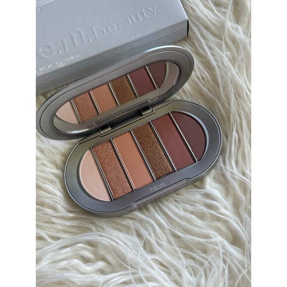 R.E.M Beauty Midnight Shadows Eyeshadow Palette Babydoll - Picture 5 of 10